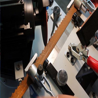 Equipo de soldadura automática de dientes de tamaño de rueda de 152 mm para la molienda de cuchillas de sierra bimetales